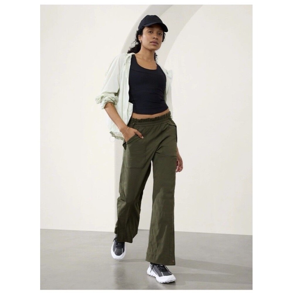 Athleta Trekkie High Rise Parachute Pants Green
Wide Leg Womens Size 10